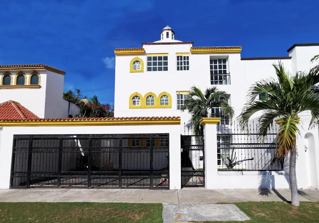 Beautiful & Cozy Near Beach Apartment Pool & Kingsize Bed Cancun
