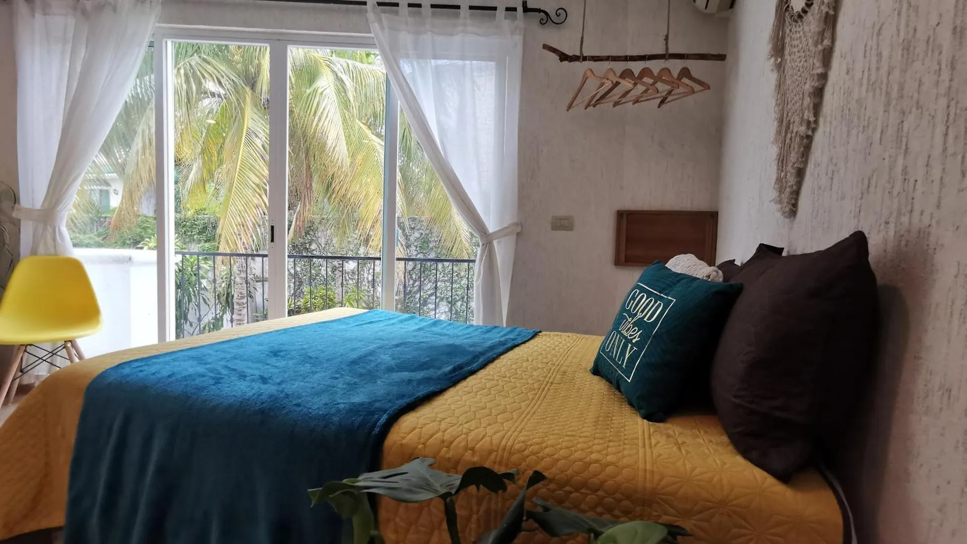 Beautiful & Cozy Near Beach Apartment Pool & Kingsize Bed Cancun Mexico